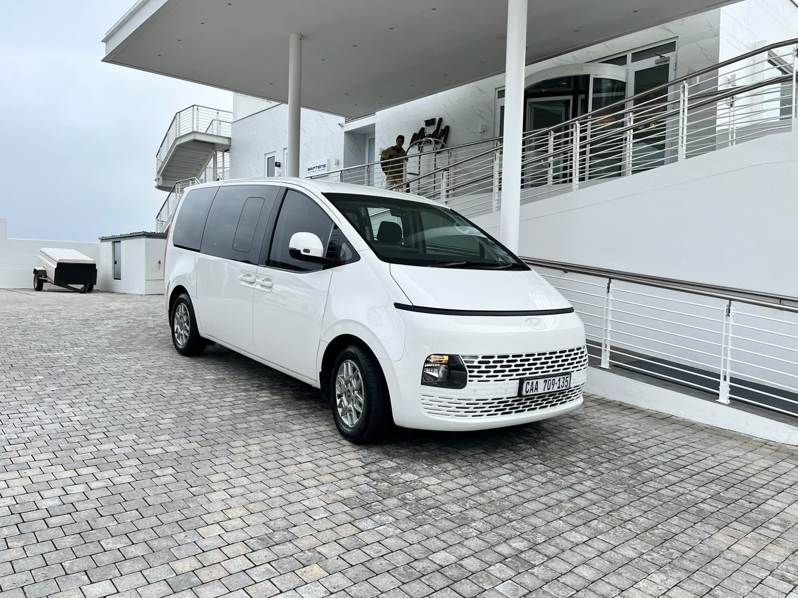 White minivan at a hotel